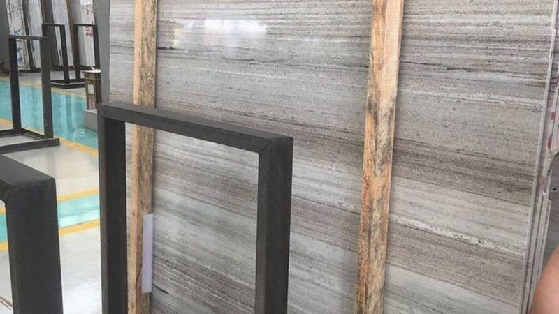 透光石灯箱与亚克力灯箱：材质与工艺的差异化解析